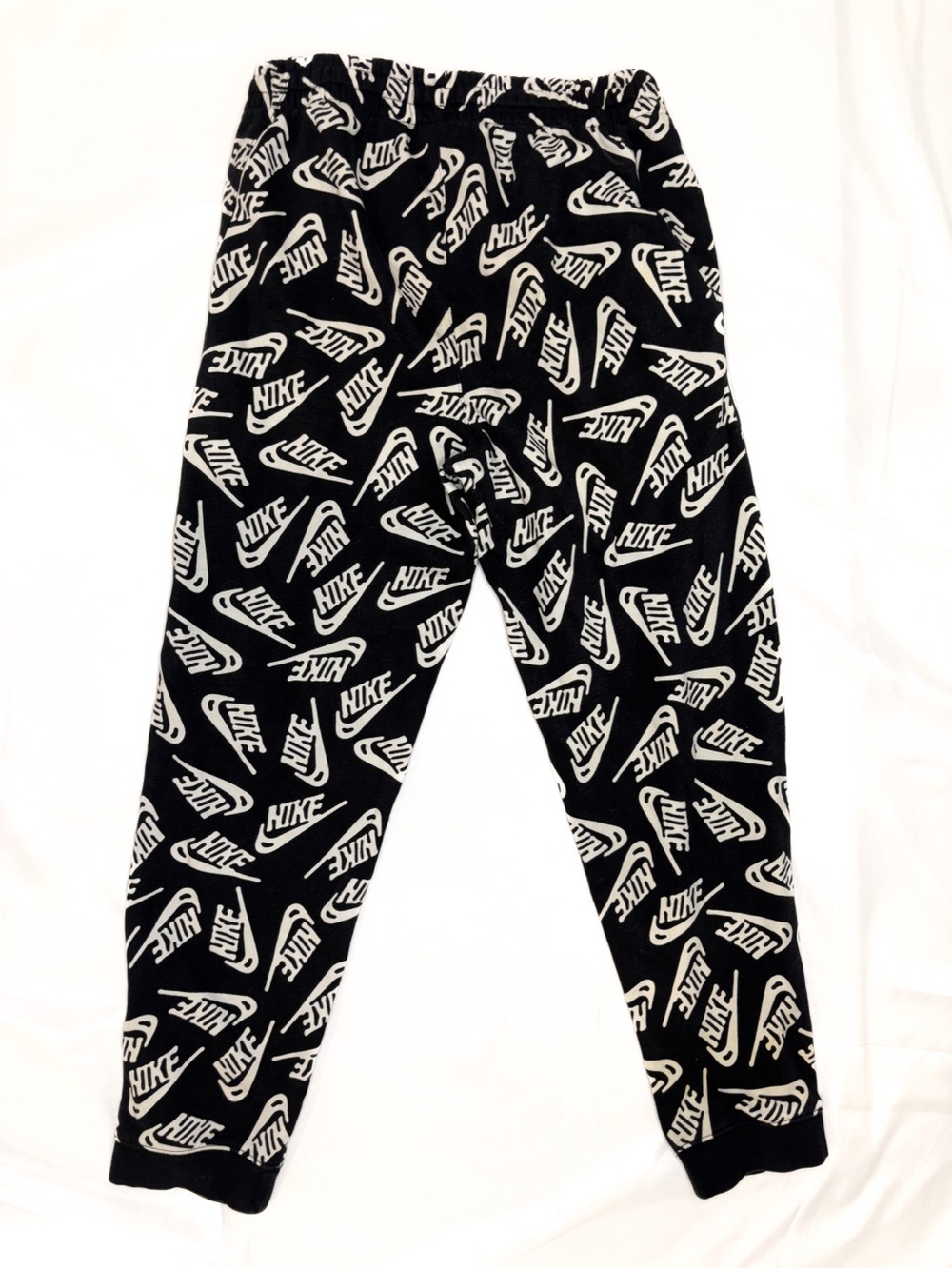 Nike Black & White Allover Hoodie and Logo Jogger Pants Set - Kids - Picture 5 of 6